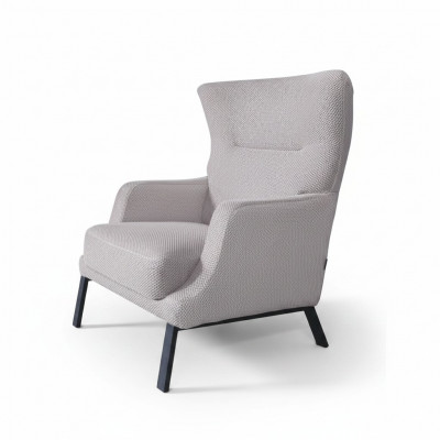 Witte stoffen fauteuil gestoffeerd eenzitter armleuning fauteuil woonkamer zitmeubel