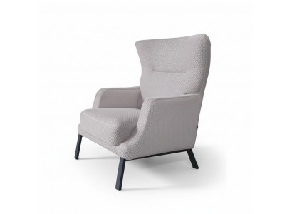 Witte stoffen fauteuil gestoffeerd eenzitter armleuning fauteuil woonkamer zitmeubel