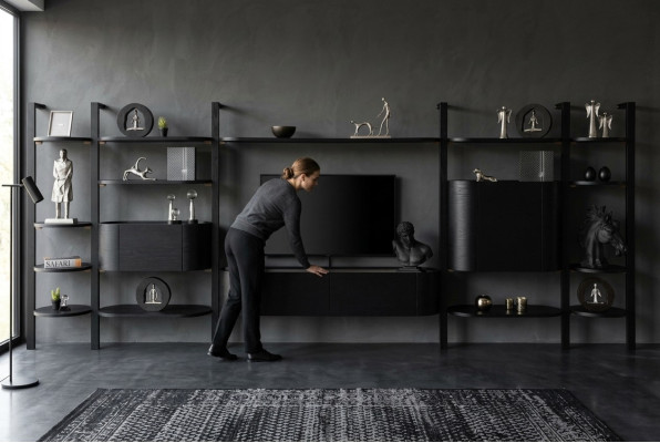 Exclusieve zwarte woonkamer set, designer woonkamer meubelen, luxe houten wand.