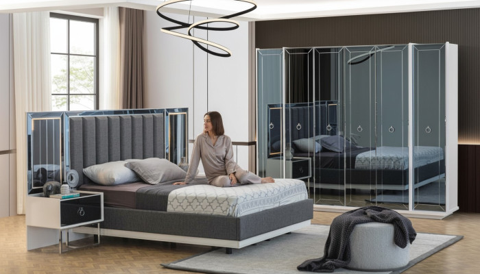 Designer slaapkamer set met tweepersoonsbedden, nachtkastje en kledingkast.