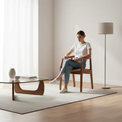 Eetkamerstoelen met bruin houten frame, fauteuils, eenpersoons luxestoelen.