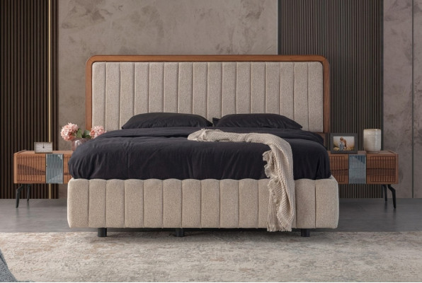 Stijlvolle slaapkamermeubels Luxe gestoffeerd bed Houten nachtkastjes