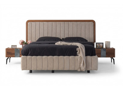 Stijlvolle slaapkamermeubels Luxe gestoffeerd bed Houten nachtkastjes