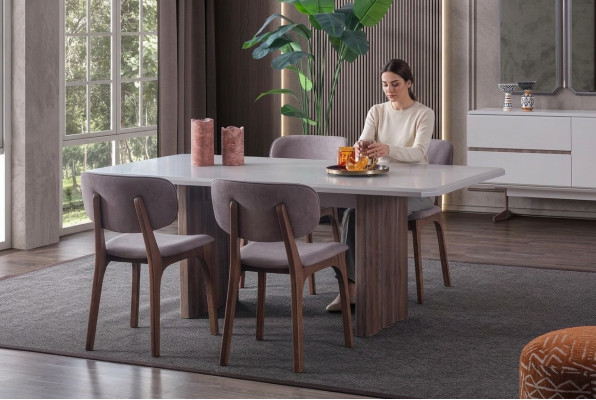 Designer eetkamerset bestaande uit 5-delige eettafel en 4 moderne stoelen.
