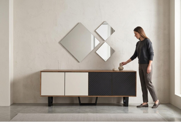 Modern eetkamer set bestaande uit een 4-delige dressoir met 3 spiegels nieuwigheid.