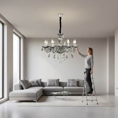 Kroonluchter Smoke Crystal in de woonkamer brengt een nieuwe chique luxe in huis.