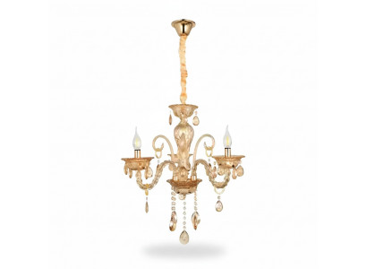 Kroonluchter Crystal in de woonkamer of chique luxe thuis nieuw.