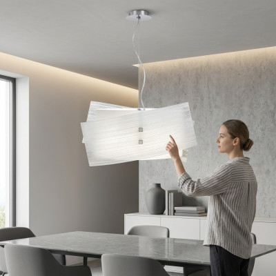 Moderne witte hangende kroonluchter met 2 lampen. Stijlvolle plafondlamp.