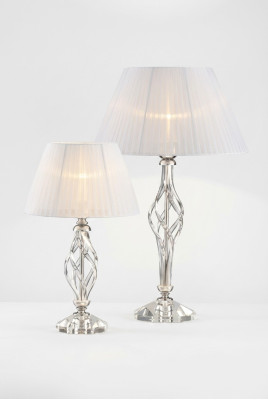 Tafellamp in antieke stijl met kristallen lampenkap en kroonluchterlampen