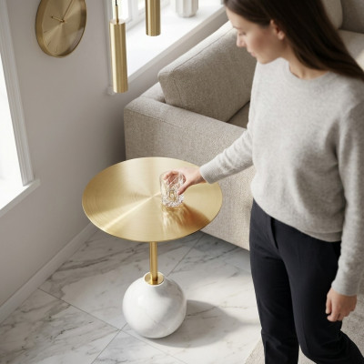 Moderne ronde salontafel van metaal, stijlvol goud bijzettafel nieuw luxueus.