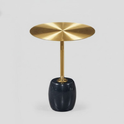 Gouden-zwarte salontafel, ontwerper woonkamer, stijlvolle bijzettafels.