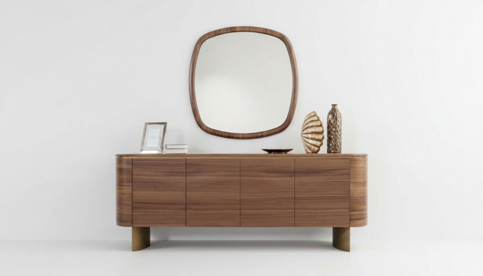Moderne bruine ladekast 4-deurs dressoirdesigner dressoir spiegel.