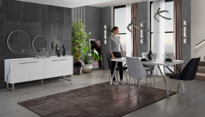 Grijswitte eetkamer meubels commode eettafel luxe gestoffeerde stoelen.