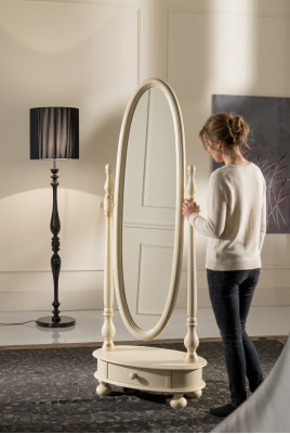 Klassieke woonkamer grote vloerspiegel Beige houten frame ontwerp Nieuw