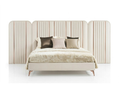 Slaapkamer, tweepersoonsbed, beige bedframe, kingsize bed, luxe meubels