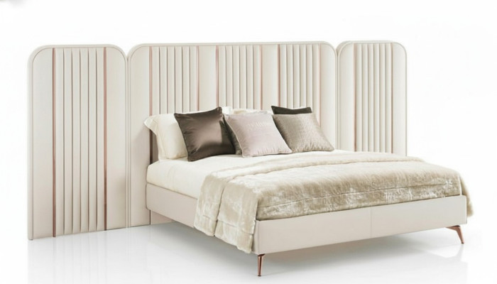 Kingsize bed, tweepersoonsbed, slaapkamermeubels, groot hoofdeinde, houten frame.