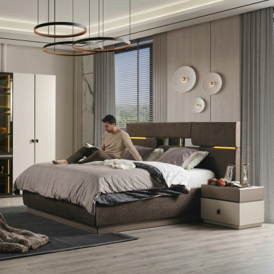 Slaapkamer set Luxe bed in bruine kleur en 2 nachtkastjes 3 stuks nieuw.