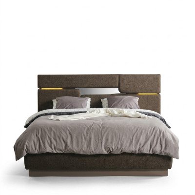 Slaapkamer set Luxe bed in bruine kleur en 2 nachtkastjes 3 stuks nieuw.