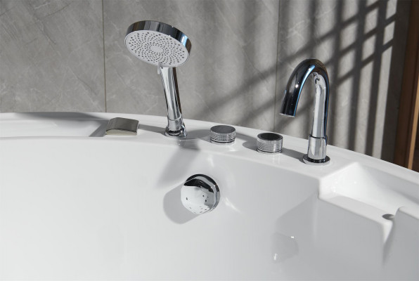 Luxe whirlpool bad ronde badkuip met verlichte waterval LED-verlichting .