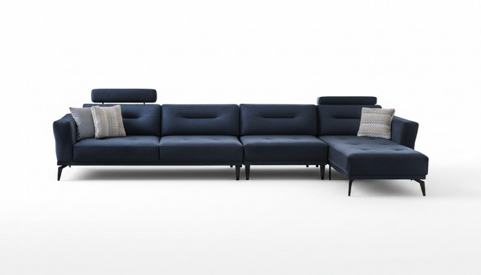 Groot L-vormig donkerblauw hoekbankstel voor moderne luxe inrichting.