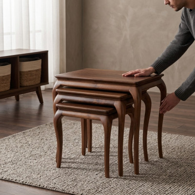 Woonkamer luxe houten meubels bijzettafel salontafel inrichting