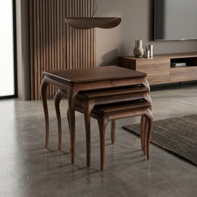 Woonkamer luxe houten meubels bijzettafel salontafel inrichting