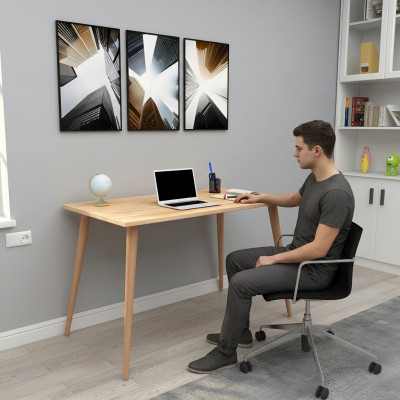 Beige houten tafel, designer loft-tafel, stijlvolle bureaus, luxe meubilair.