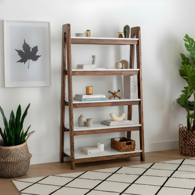 Bruin-witte boekenkast woonkamer designer houten planken edele meubels