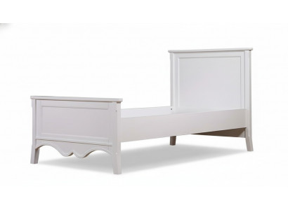 Weißes Holzbett im eleganten Design