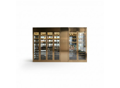 Eleganter silberner Weinschrank aus Edelstahl mit moderner Optik
