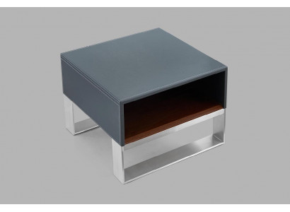 Moderner Beistelltisch aus MDF und Edelstahl in neutraler Farbe