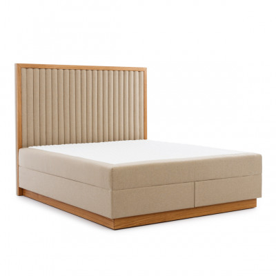 Beige slaapkamer tweepersoonsbed 2x luxe nachtkastjes edele houten meubels 3-delig.