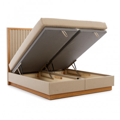 Beige slaapkamer tweepersoonsbed 2x luxe nachtkastjes edele houten meubels 3-delig.