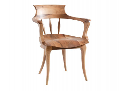 Brauner Holzstuhl im eleganten Design für Wohn- und Essbereiche