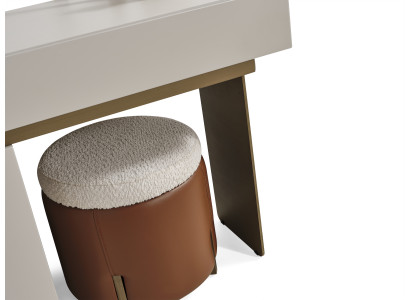 Beiger Holz Hocker im eleganten Design für Wohnzimmer und Schlafzimmer