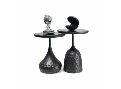 Set aus zwei Beistelltischen in Schwarz mit eleganter, strukturierter Form
