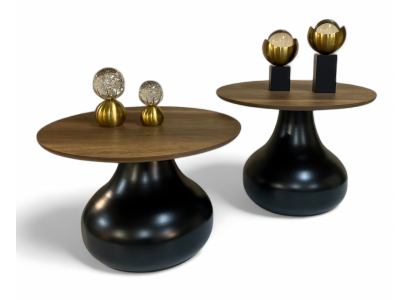 Wunderschönes Tisch-Set mit massiver Holzoberfläche und skulpturaler Fußform