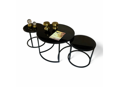 Pompöses Set aus drei Tischen: einem Couchtisch und zwei Beistelltischen
