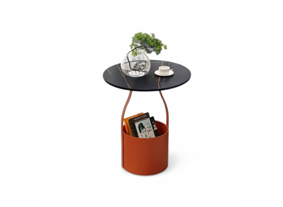 Kreativer Akzenttisch: Dunkles Marmormuster und auffälliges mattes Orange